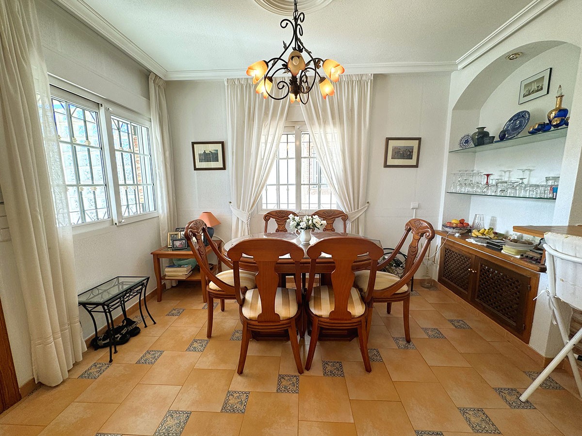 Resale - 3 Bedroom 2 Bathroom Villa in Orihuela Costa - Villamartin - Alicante Resale - 3 Bedroom 2 Bathroom Villa in Orihuela Costa - Villamartin - Alicante