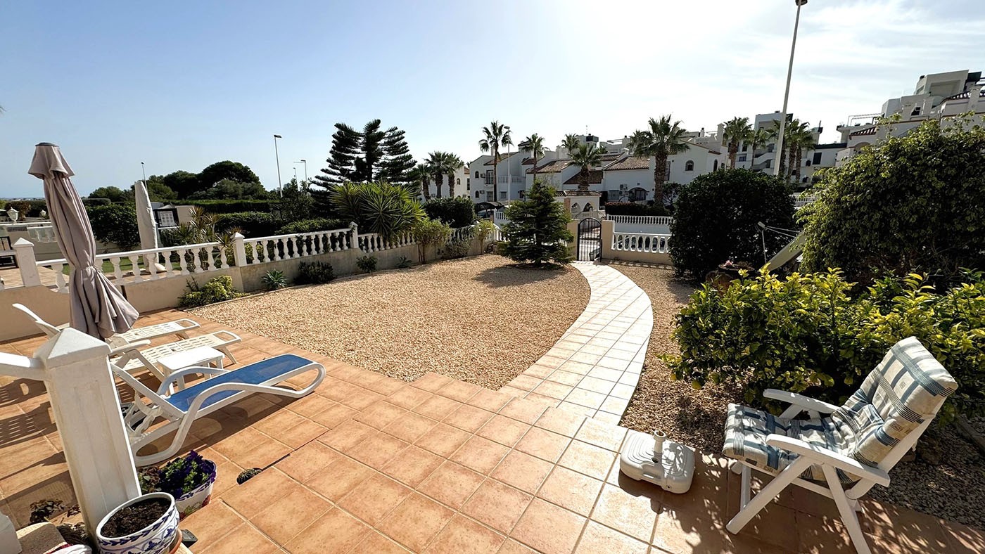 Resale - 3 Bedroom 2 Bathroom Villa in Orihuela Costa - Villamartin - Alicante Resale - 3 Bedroom 2 Bathroom Villa in Orihuela Costa - Villamartin - Alicante