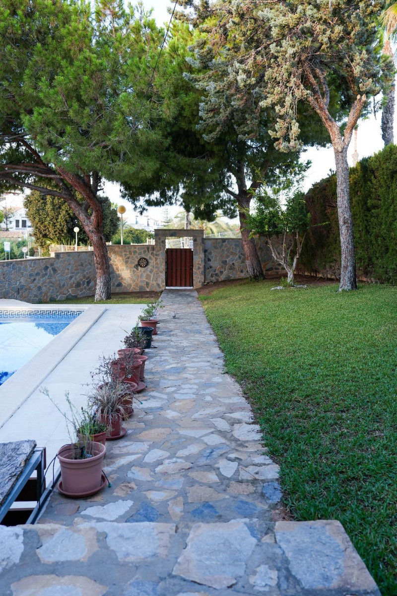 Resale - 3 Bedroom 2 Bathroom Villa in Orihuela Costa - Cabo Roig - Alicante Resale - 3 Bedroom 2 Bathroom Villa in Orihuela Costa - Cabo Roig - Alicante