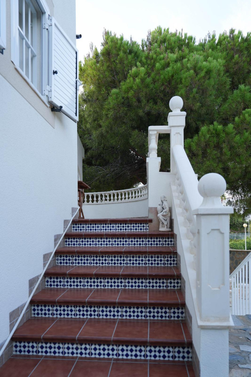 Resale - 3 Bedroom 2 Bathroom Villa in Orihuela Costa - Cabo Roig - Alicante Resale - 3 Bedroom 2 Bathroom Villa in Orihuela Costa - Cabo Roig - Alicante