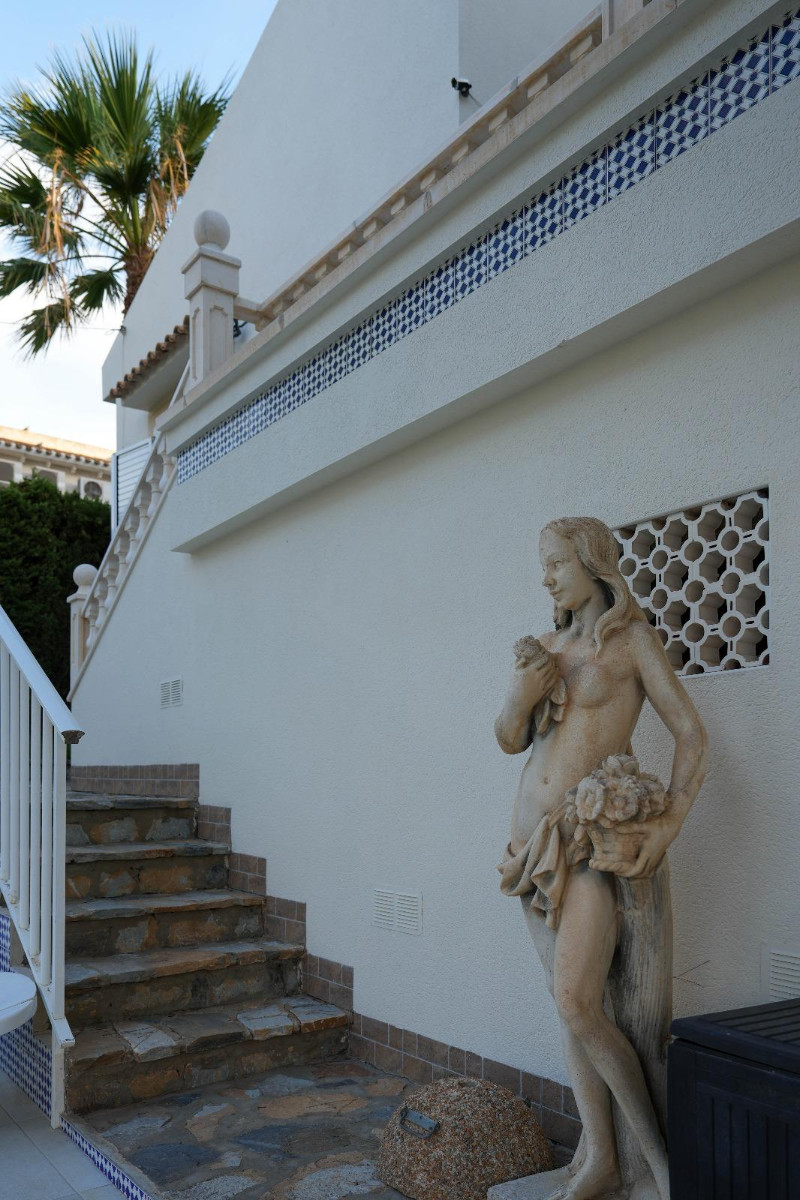Resale - 3 Bedroom 2 Bathroom Villa in Orihuela Costa - Cabo Roig - Alicante Resale - 3 Bedroom 2 Bathroom Villa in Orihuela Costa - Cabo Roig - Alicante