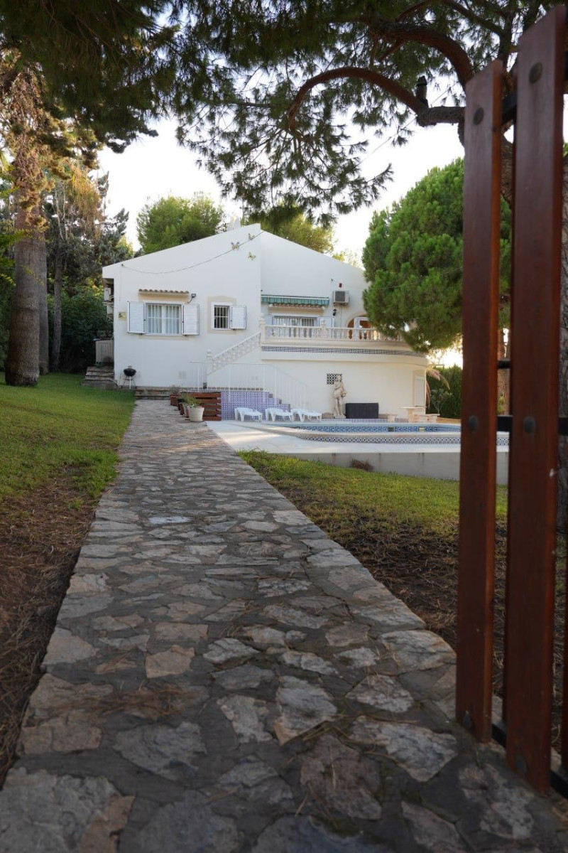 Resale - 3 Bedroom 2 Bathroom Villa in Orihuela Costa - Cabo Roig - Alicante Resale - 3 Bedroom 2 Bathroom Villa in Orihuela Costa - Cabo Roig - Alicante