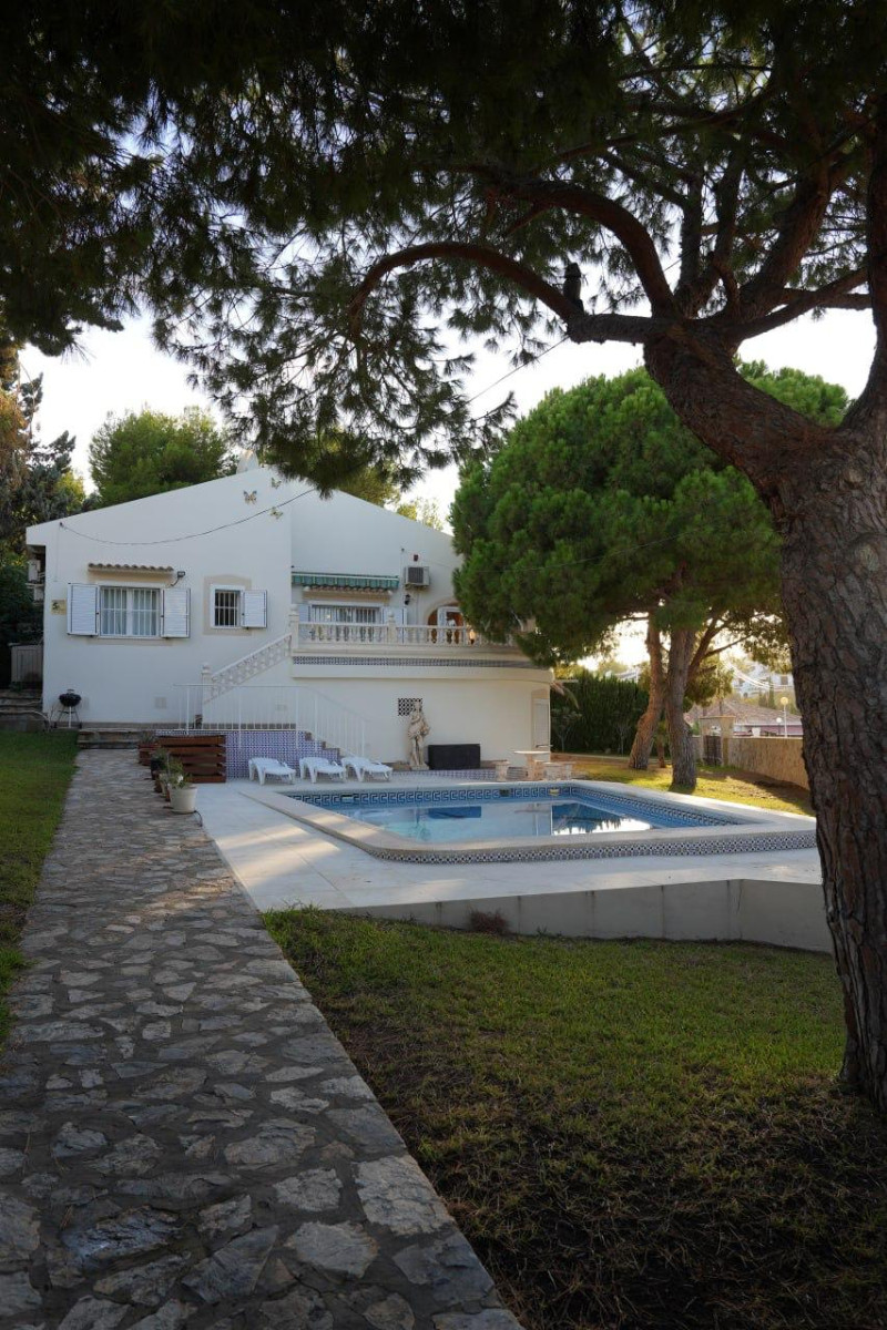 Resale - 3 Bedroom 2 Bathroom Villa in Orihuela Costa - Cabo Roig - Alicante Resale - 3 Bedroom 2 Bathroom Villa in Orihuela Costa - Cabo Roig - Alicante