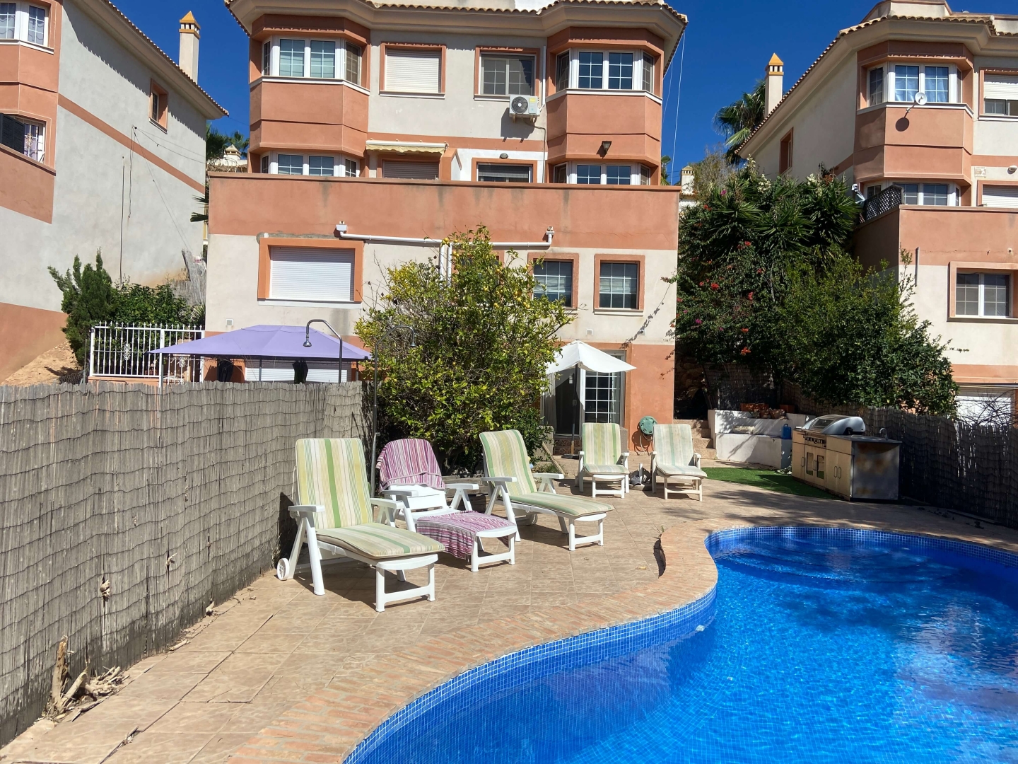 Resale - 4 bedroom, 4 bathroom villa with private pool. - Villamartin, Orihuela Costa - Alicante Resale - 4 bedroom, 4 bathroom villa with private pool. - Villamartin, Orihuela Costa - Alicante