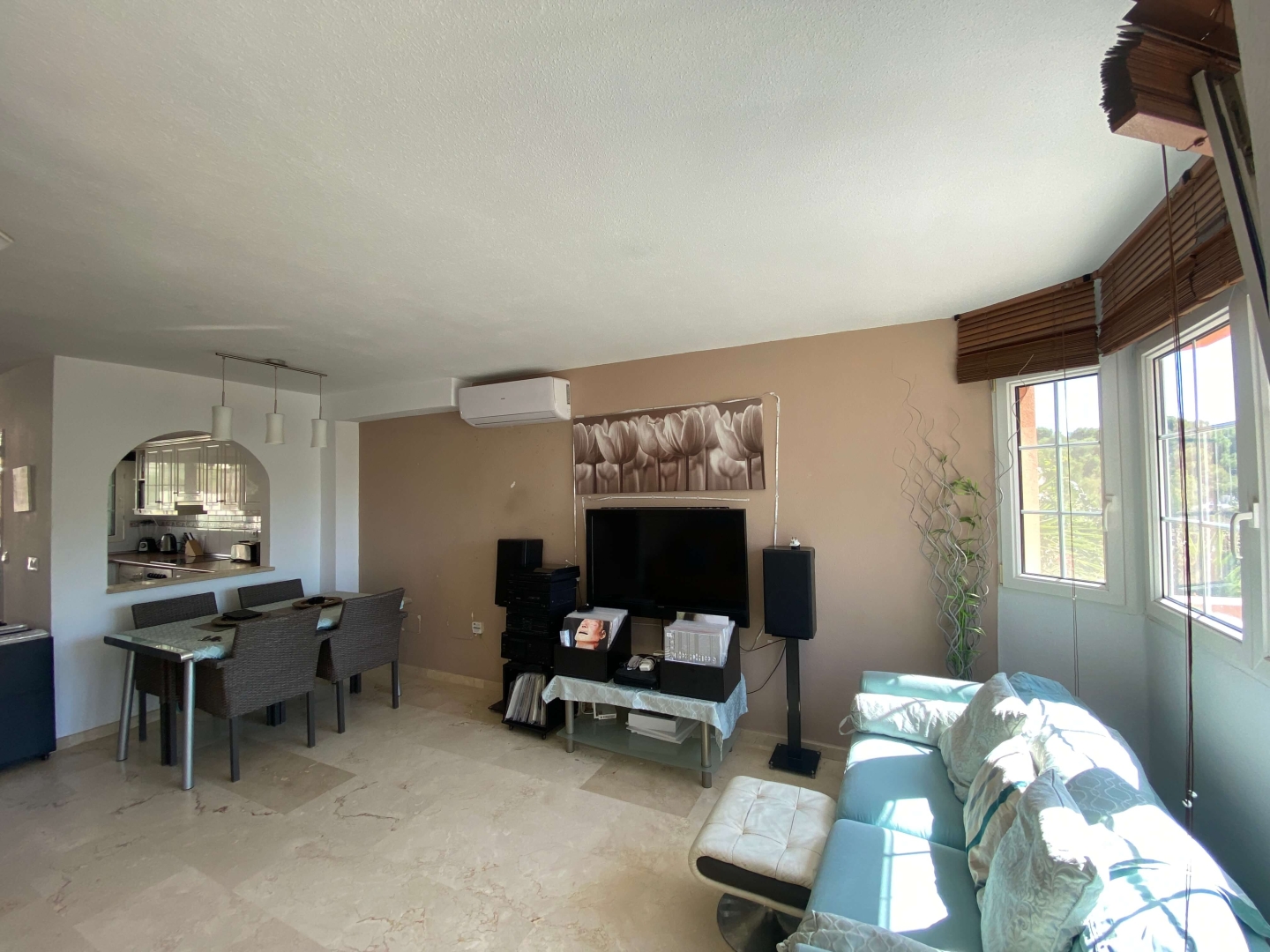 Resale - 4 bedroom, 4 bathroom villa with private pool. - Villamartin, Orihuela Costa - Alicante Resale - 4 bedroom, 4 bathroom villa with private pool. - Villamartin, Orihuela Costa - Alicante