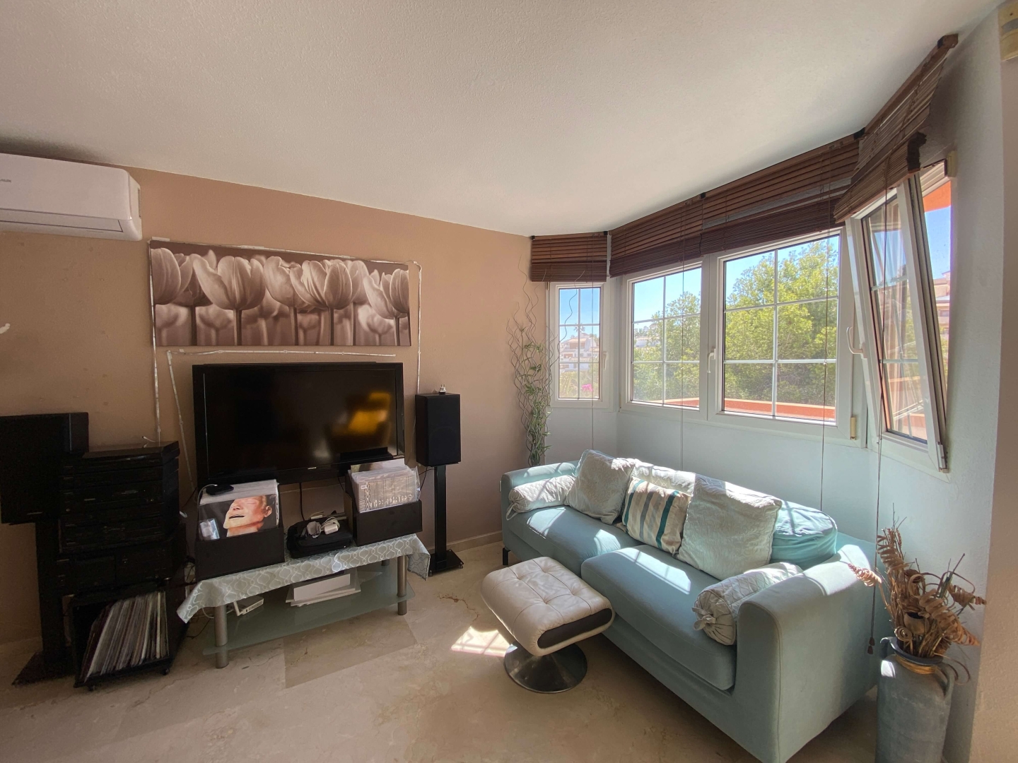 Resale - 4 bedroom, 4 bathroom villa with private pool. - Villamartin, Orihuela Costa - Alicante Resale - 4 bedroom, 4 bathroom villa with private pool. - Villamartin, Orihuela Costa - Alicante