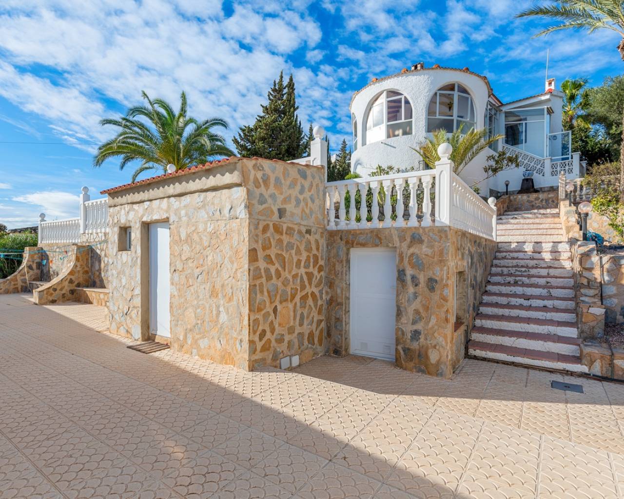 Resale - Lovely villa in Quesada with lake and sea view. - Ciudad Quesada - Alicante Resale - Lovely villa in Quesada with lake and sea view. - Ciudad Quesada - Alicante