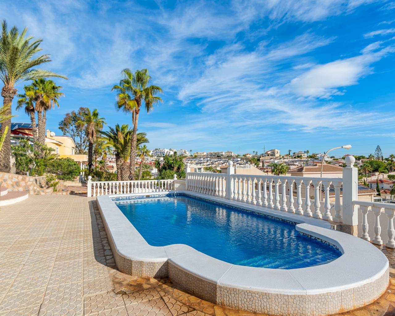 Resale - Lovely villa in Quesada with lake and sea view. - Ciudad Quesada - Alicante Resale - Lovely villa in Quesada with lake and sea view. - Ciudad Quesada - Alicante