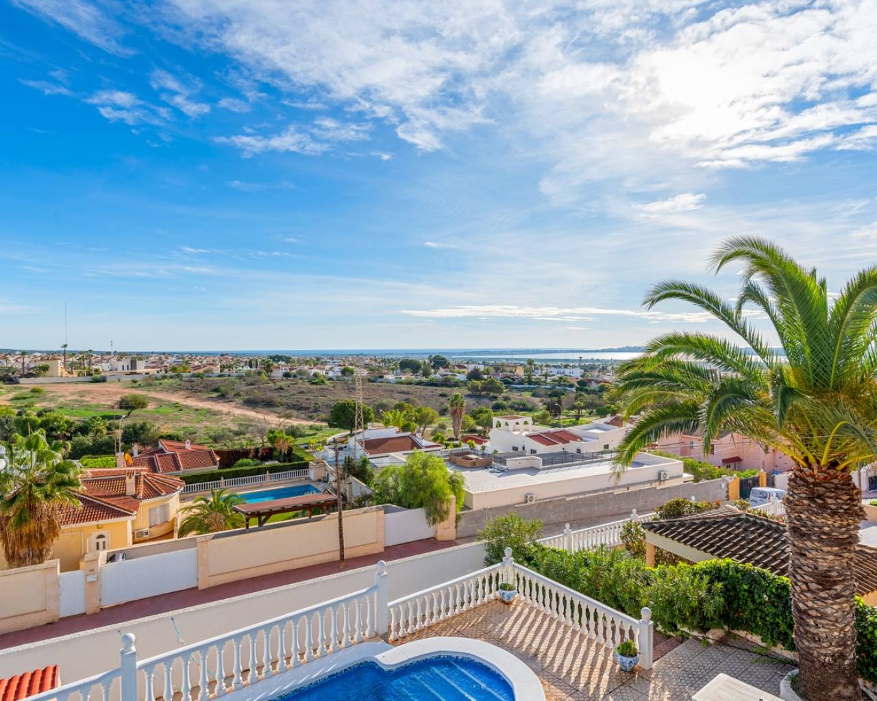 Resale - Lovely villa in Quesada with lake and sea view. - Ciudad Quesada - Alicante Resale - Lovely villa in Quesada with lake and sea view. - Ciudad Quesada - Alicante