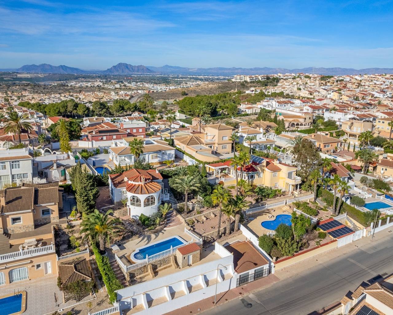 Resale - Lovely villa in Quesada with lake and sea view. - Ciudad Quesada - Alicante Resale - Lovely villa in Quesada with lake and sea view. - Ciudad Quesada - Alicante