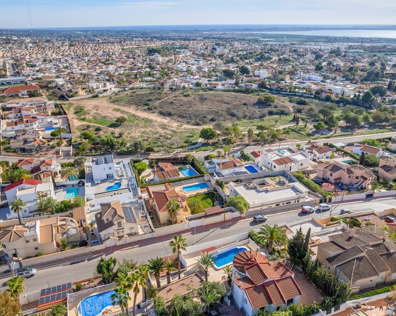 Resale - Lovely villa in Quesada with lake and sea view. - Ciudad Quesada - Alicante Resale - Lovely villa in Quesada with lake and sea view. - Ciudad Quesada - Alicante