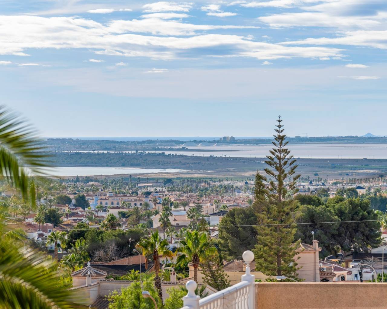 Resale - Lovely villa in Quesada with lake and sea view. - Ciudad Quesada - Alicante Resale - Lovely villa in Quesada with lake and sea view. - Ciudad Quesada - Alicante