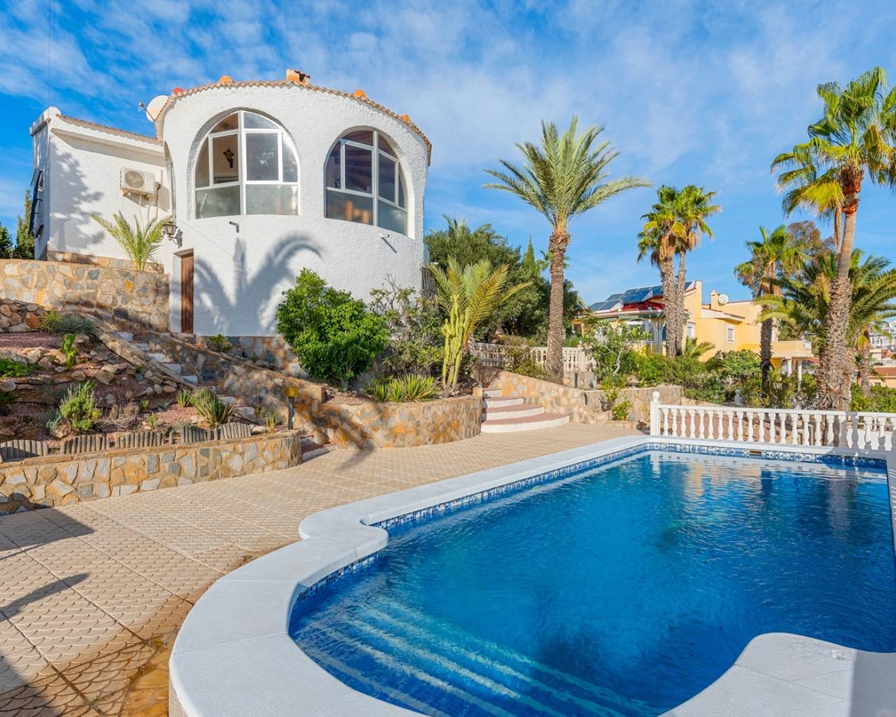 Lovely villa in Quesada with lake and sea view.