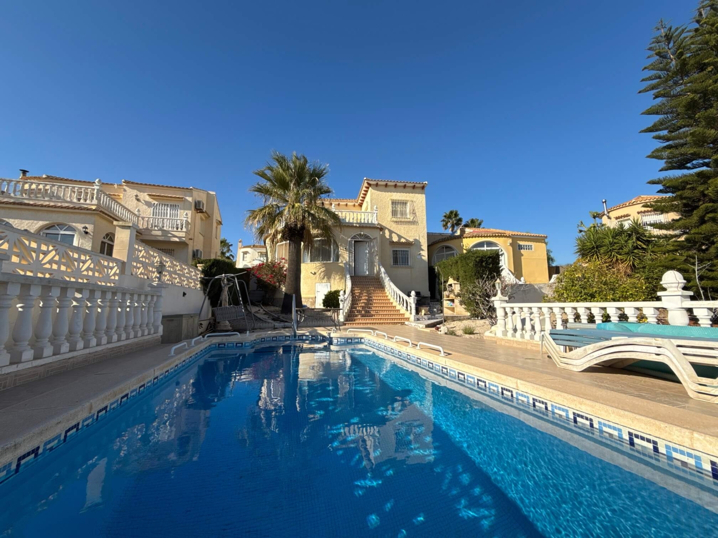 Villa in Villamartin with sea views.