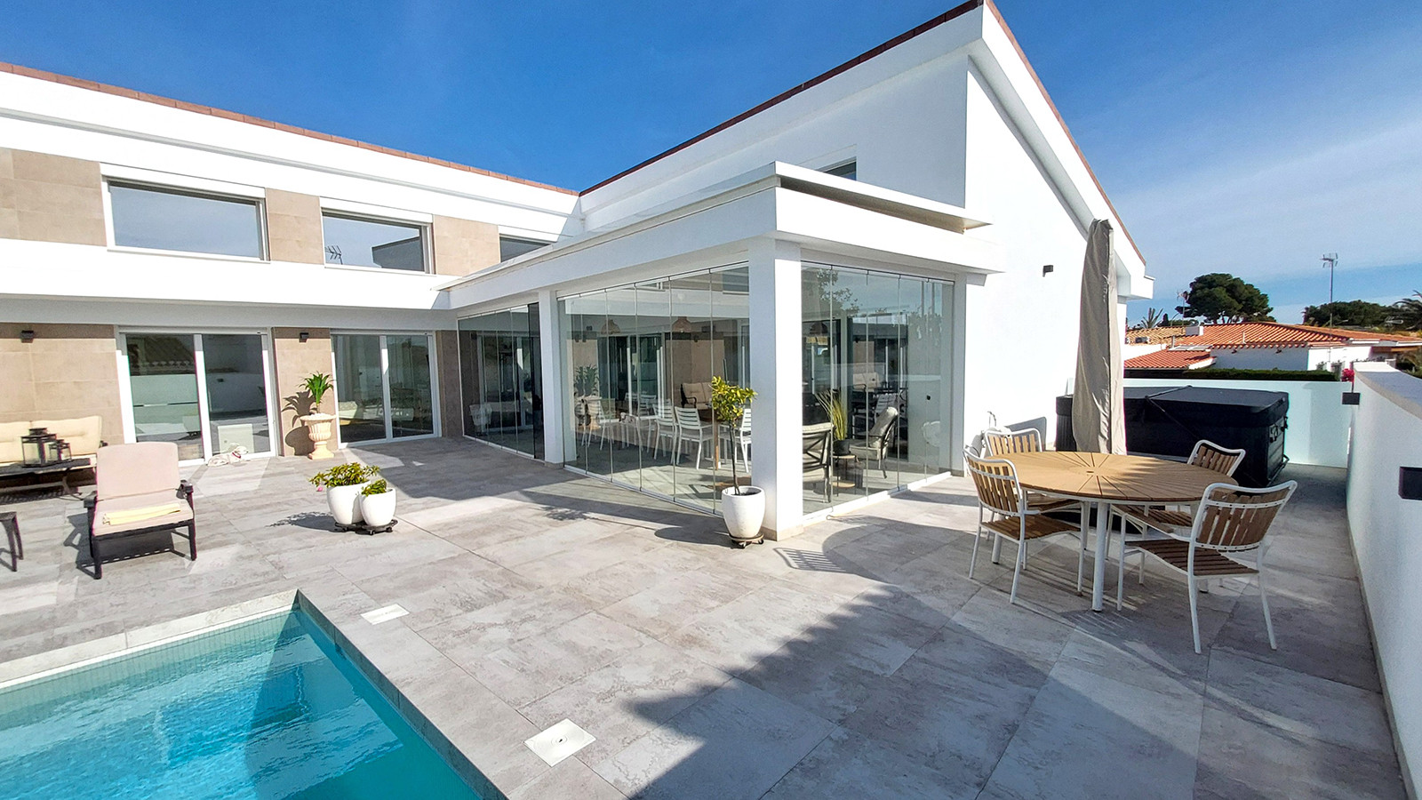 Resale - 3 Bedroom 4 Bathroom Villa in Orihuela Costa - Campoamor - Alicante Resale - 3 Bedroom 4 Bathroom Villa in Orihuela Costa - Campoamor - Alicante
