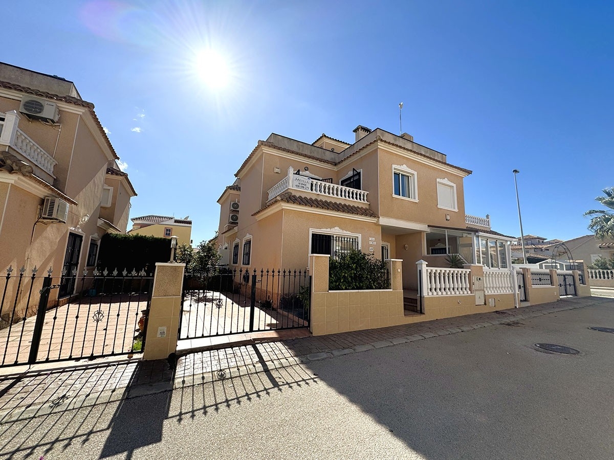 2 Bedroom 2 Bathroom Townhouse in Orihuela Costa