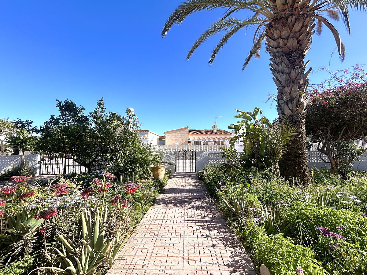 Resale - 3 Bedroom 2 Bathroom Villa in Orihuela Costa - Cabo Roig - Alicante Resale - 3 Bedroom 2 Bathroom Villa in Orihuela Costa - Cabo Roig - Alicante