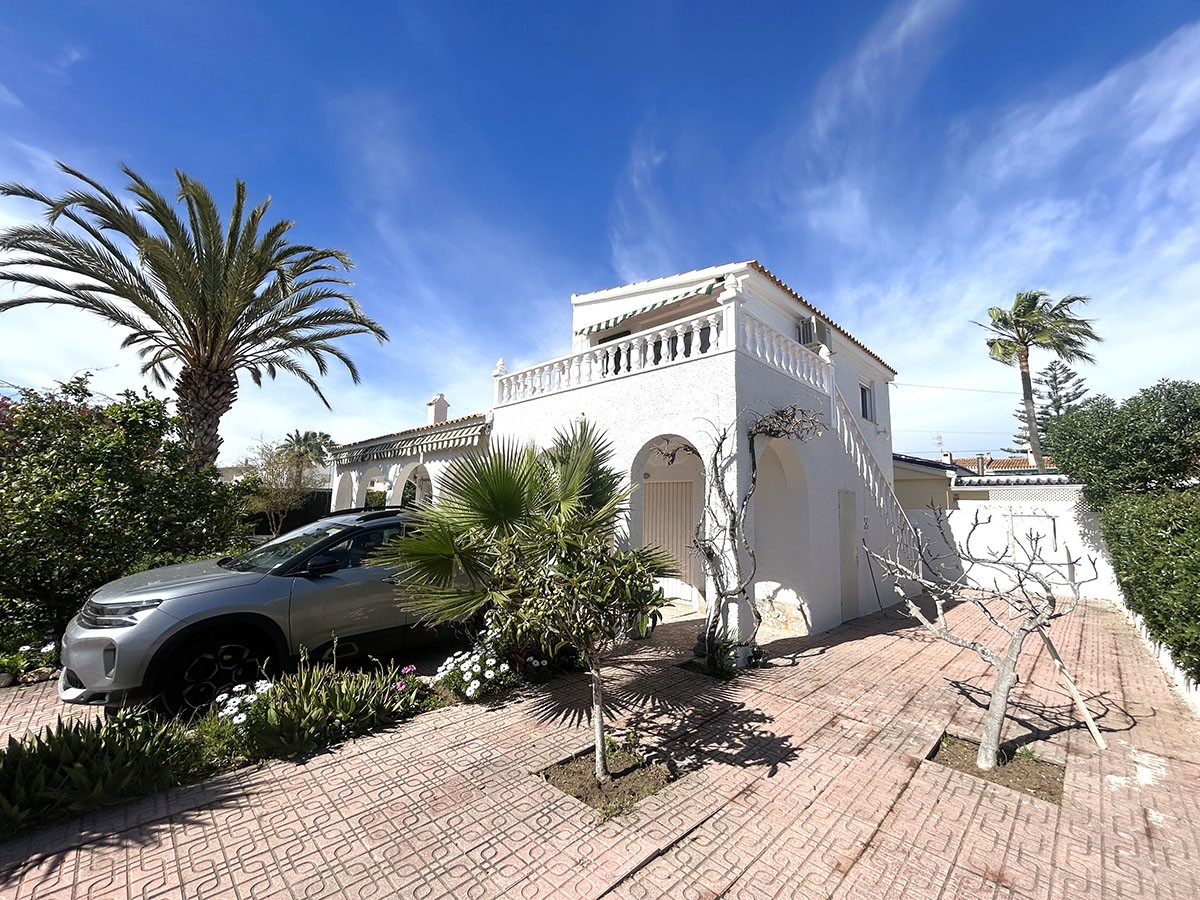 Resale - 3 Bedroom 2 Bathroom Villa in Orihuela Costa - Cabo Roig - Alicante Resale - 3 Bedroom 2 Bathroom Villa in Orihuela Costa - Cabo Roig - Alicante