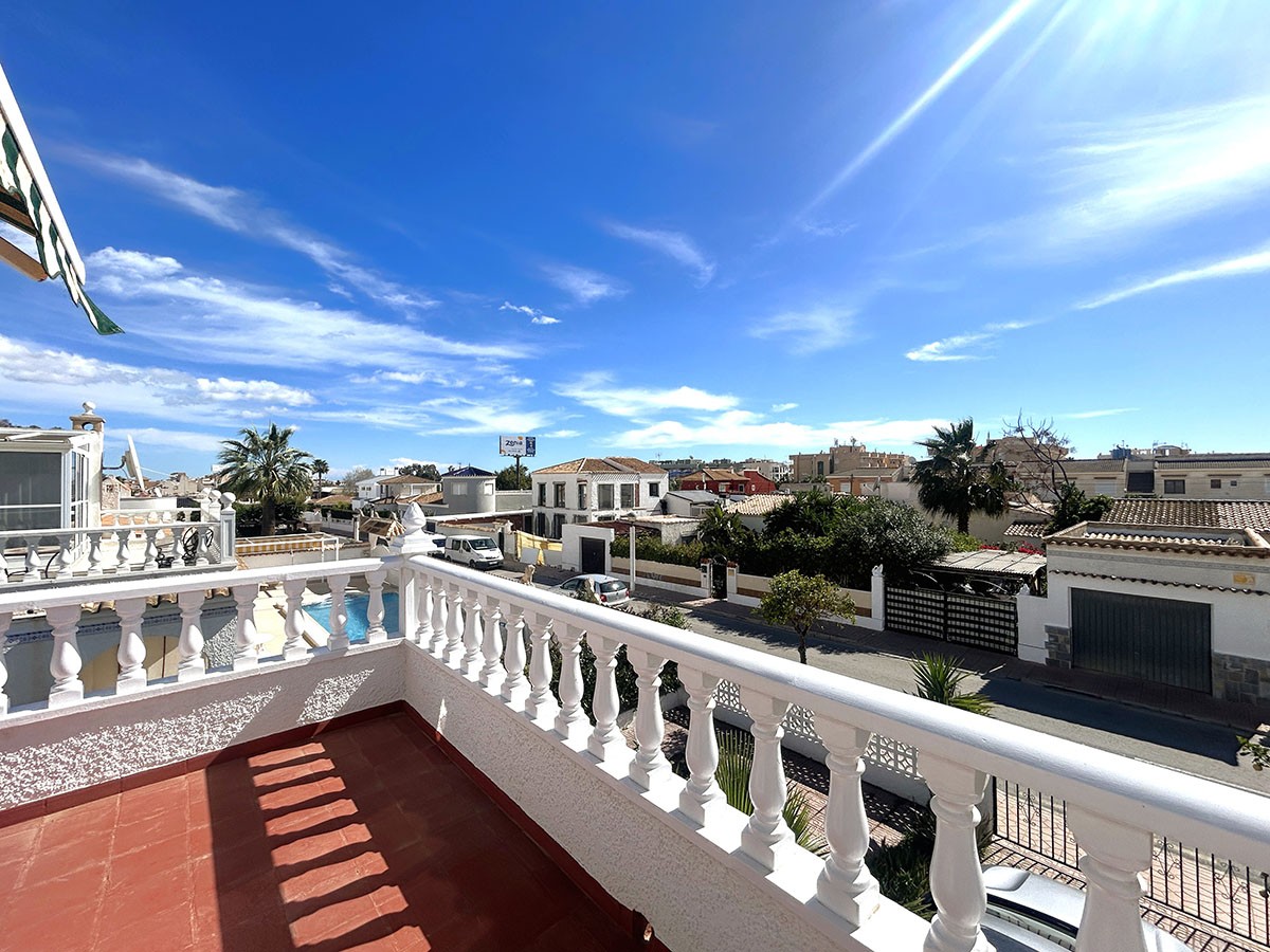 Resale - 3 Bedroom 2 Bathroom Villa in Orihuela Costa - Cabo Roig - Alicante Resale - 3 Bedroom 2 Bathroom Villa in Orihuela Costa - Cabo Roig - Alicante
