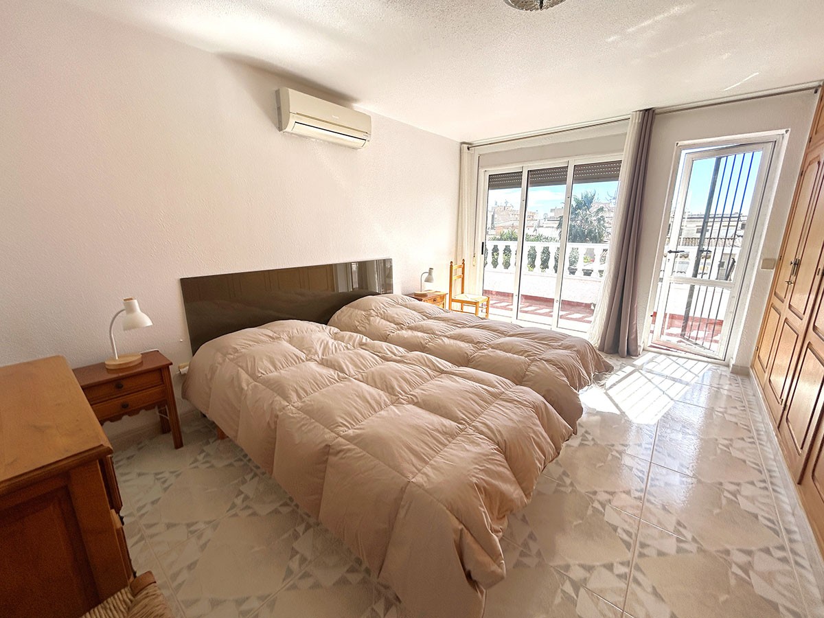 Resale - 3 Bedroom 2 Bathroom Villa in Orihuela Costa - Cabo Roig - Alicante Resale - 3 Bedroom 2 Bathroom Villa in Orihuela Costa - Cabo Roig - Alicante