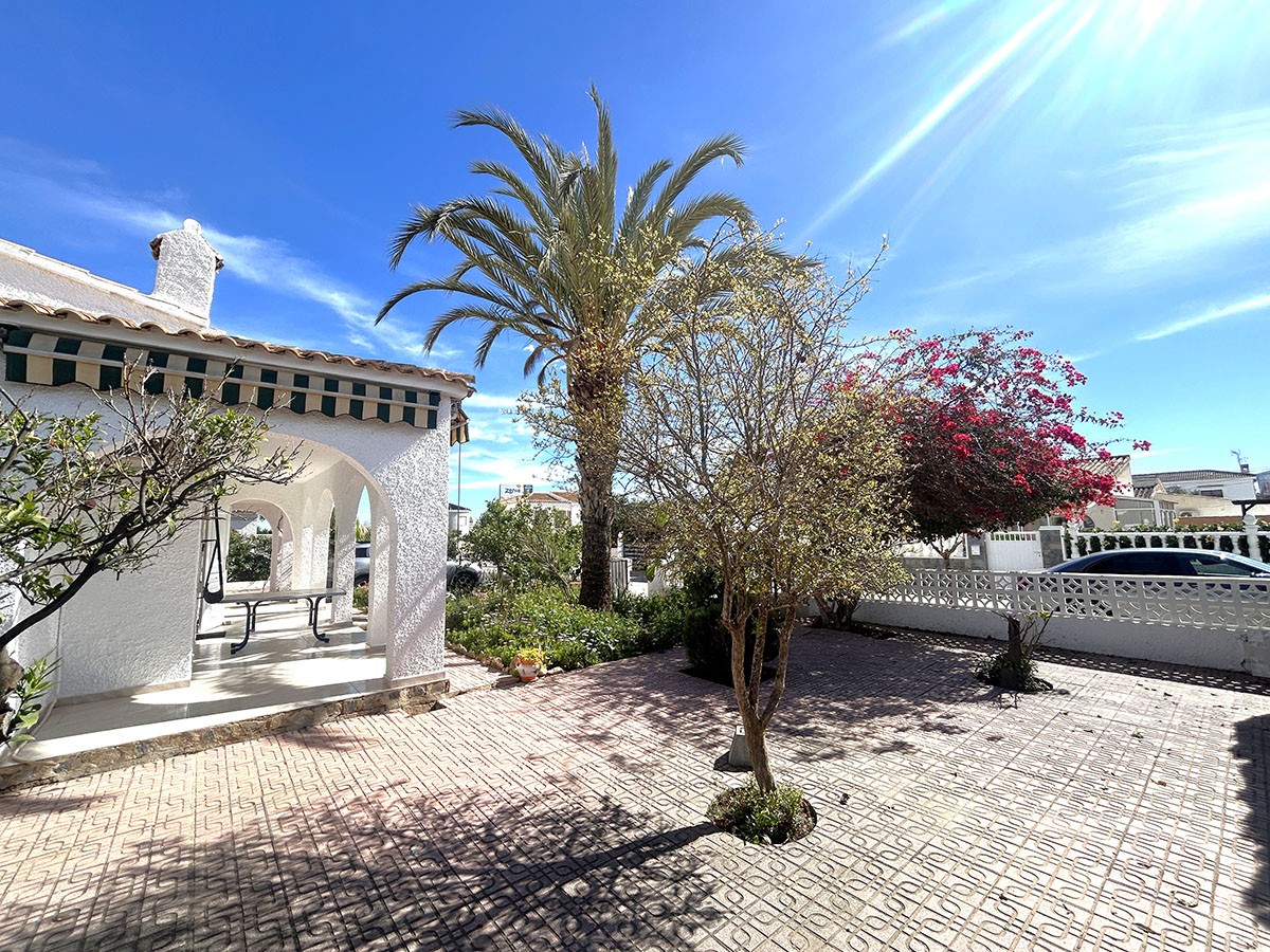 Resale - 3 Bedroom 2 Bathroom Villa in Orihuela Costa - Cabo Roig - Alicante Resale - 3 Bedroom 2 Bathroom Villa in Orihuela Costa - Cabo Roig - Alicante