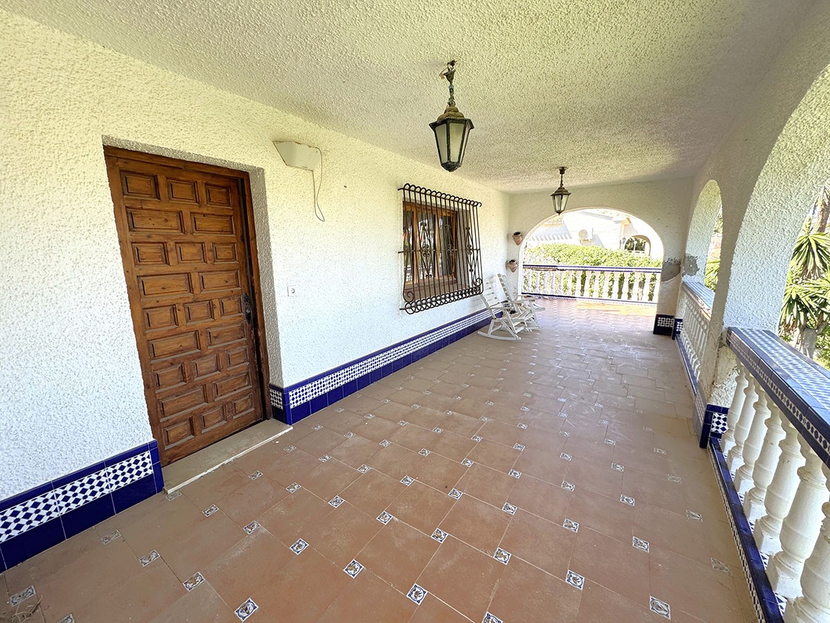 Resale - 4 Bedroom 2 Bathroom Villa in Orihuela Costa - Playa Flamenca - Alicante Resale - 4 Bedroom 2 Bathroom Villa in Orihuela Costa - Playa Flamenca - Alicante
