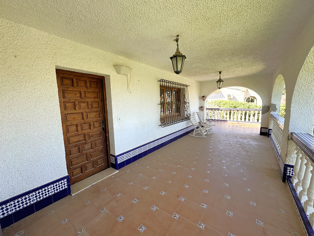 Resale - 4 Bedroom 2 Bathroom Villa in Orihuela Costa - Playa Flamenca - Alicante Resale - 4 Bedroom 2 Bathroom Villa in Orihuela Costa - Playa Flamenca - Alicante