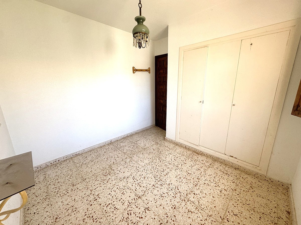 Resale - 4 Bedroom 2 Bathroom Villa in Orihuela Costa - Playa Flamenca - Alicante Resale - 4 Bedroom 2 Bathroom Villa in Orihuela Costa - Playa Flamenca - Alicante