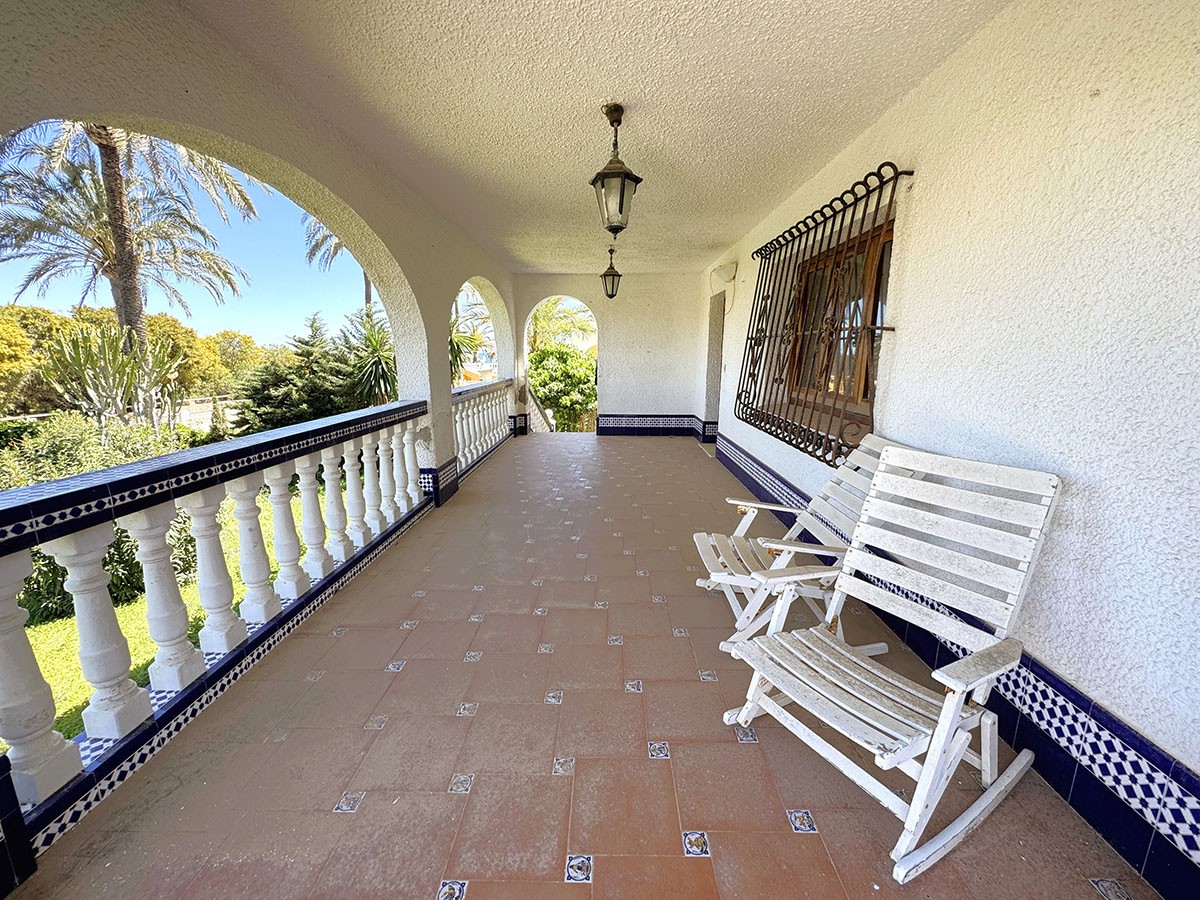 Resale - 4 Bedroom 2 Bathroom Villa in Orihuela Costa - Playa Flamenca - Alicante Resale - 4 Bedroom 2 Bathroom Villa in Orihuela Costa - Playa Flamenca - Alicante