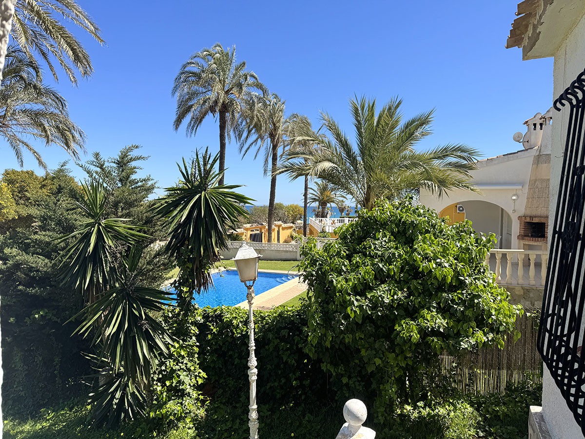 Resale - 4 Bedroom 2 Bathroom Villa in Orihuela Costa - Playa Flamenca - Alicante Resale - 4 Bedroom 2 Bathroom Villa in Orihuela Costa - Playa Flamenca - Alicante