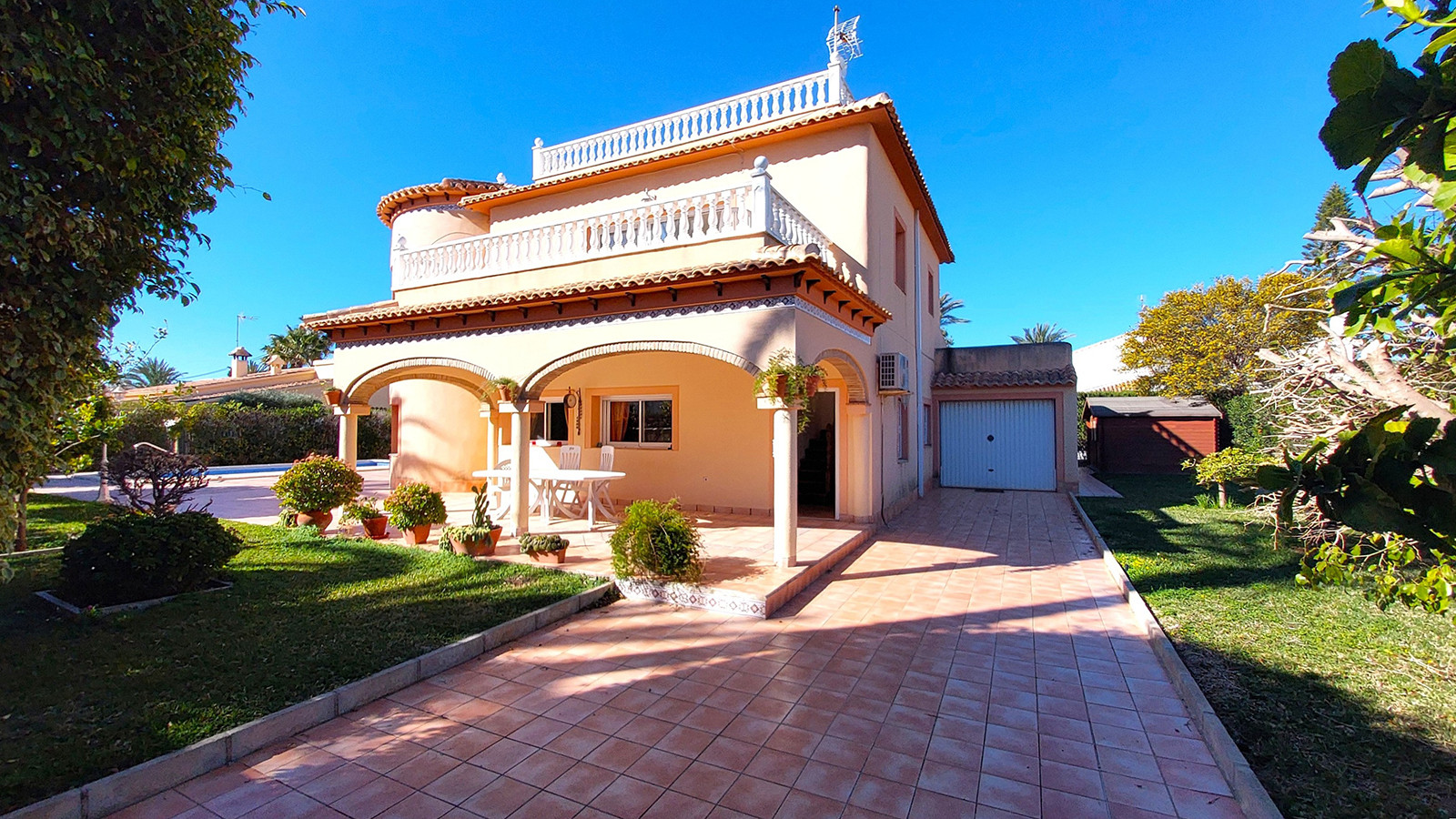 Resale - 7 Bedroom 4 Bathroom Villa in Orihuela Costa - Cabo Roig - Alicante Resale - 7 Bedroom 4 Bathroom Villa in Orihuela Costa - Cabo Roig - Alicante