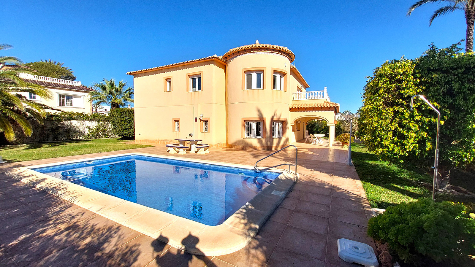 Resale - 7 Bedroom 4 Bathroom Villa in Orihuela Costa - Cabo Roig - Alicante Resale - 7 Bedroom 4 Bathroom Villa in Orihuela Costa - Cabo Roig - Alicante