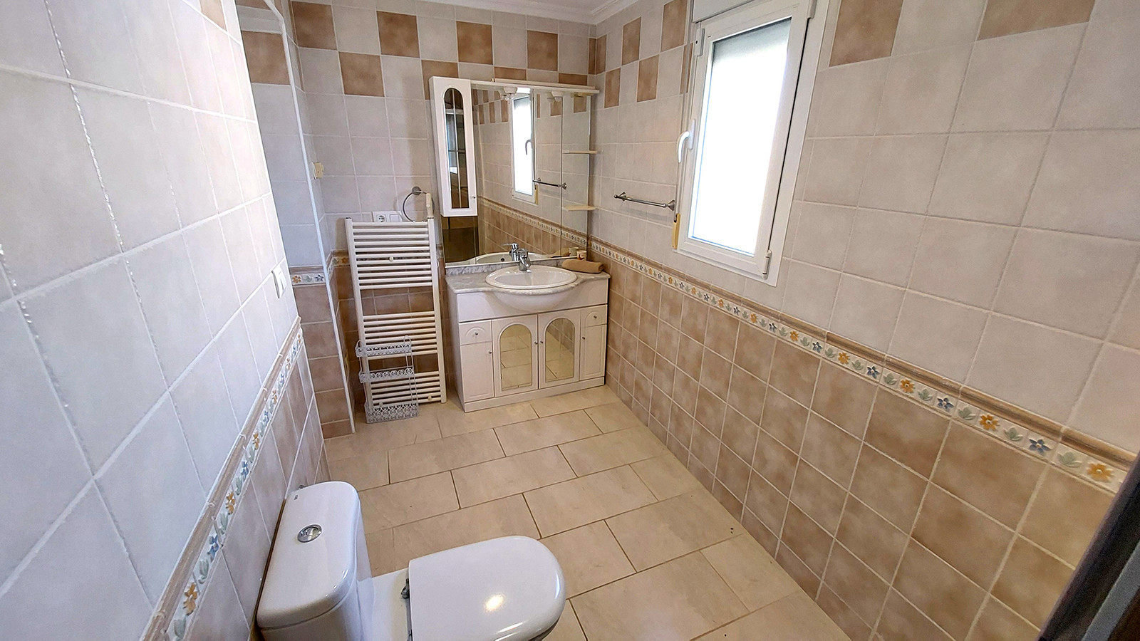 Resale - 7 Bedroom 4 Bathroom Villa in Orihuela Costa - Cabo Roig - Alicante Resale - 7 Bedroom 4 Bathroom Villa in Orihuela Costa - Cabo Roig - Alicante