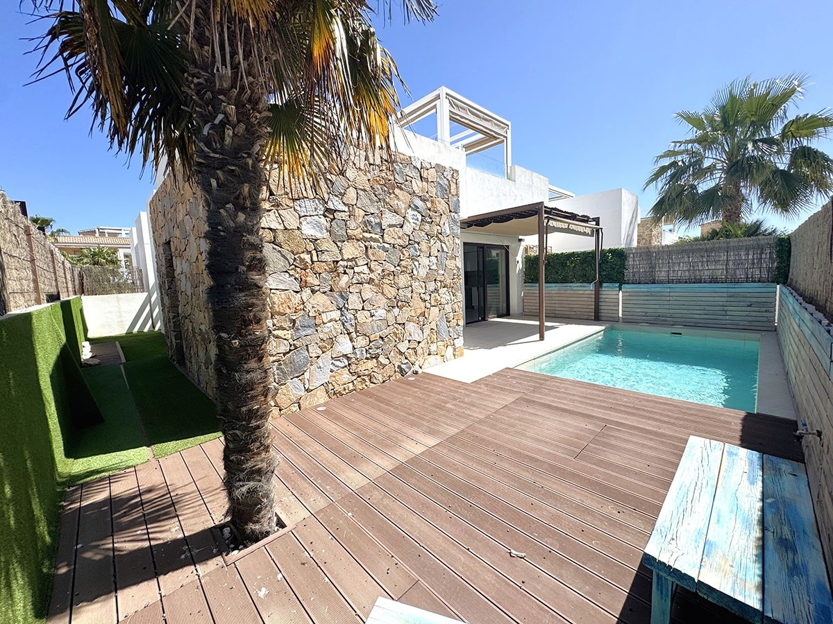 2 Bedroom 2 Bathroom Villa in Orihuela Costa