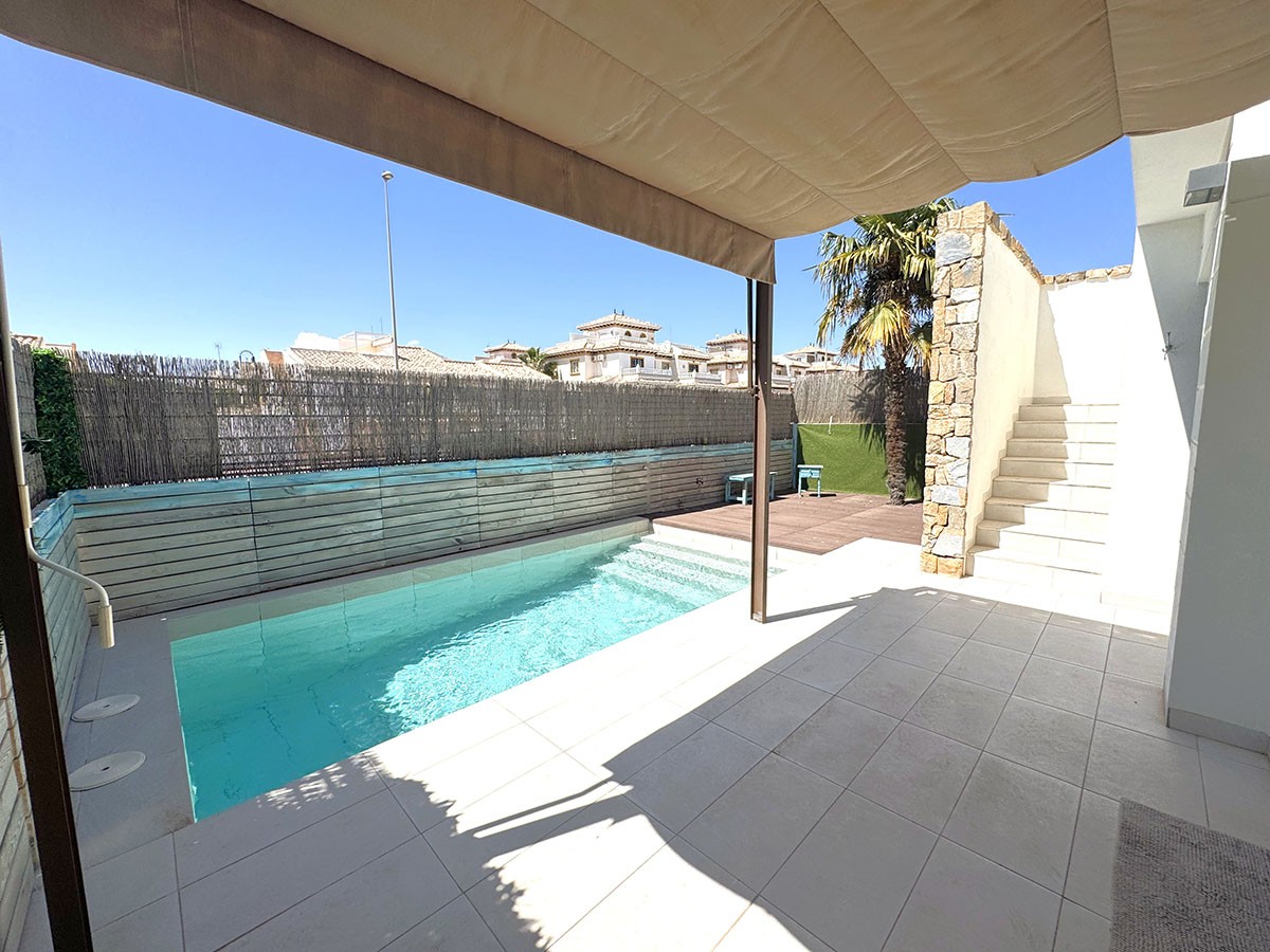 Resale - 2 Bedroom 2 Bathroom Villa in Orihuela Costa - Lomas de Cabo Roig - Alicante Resale - 2 Bedroom 2 Bathroom Villa in Orihuela Costa - Lomas de Cabo Roig - Alicante