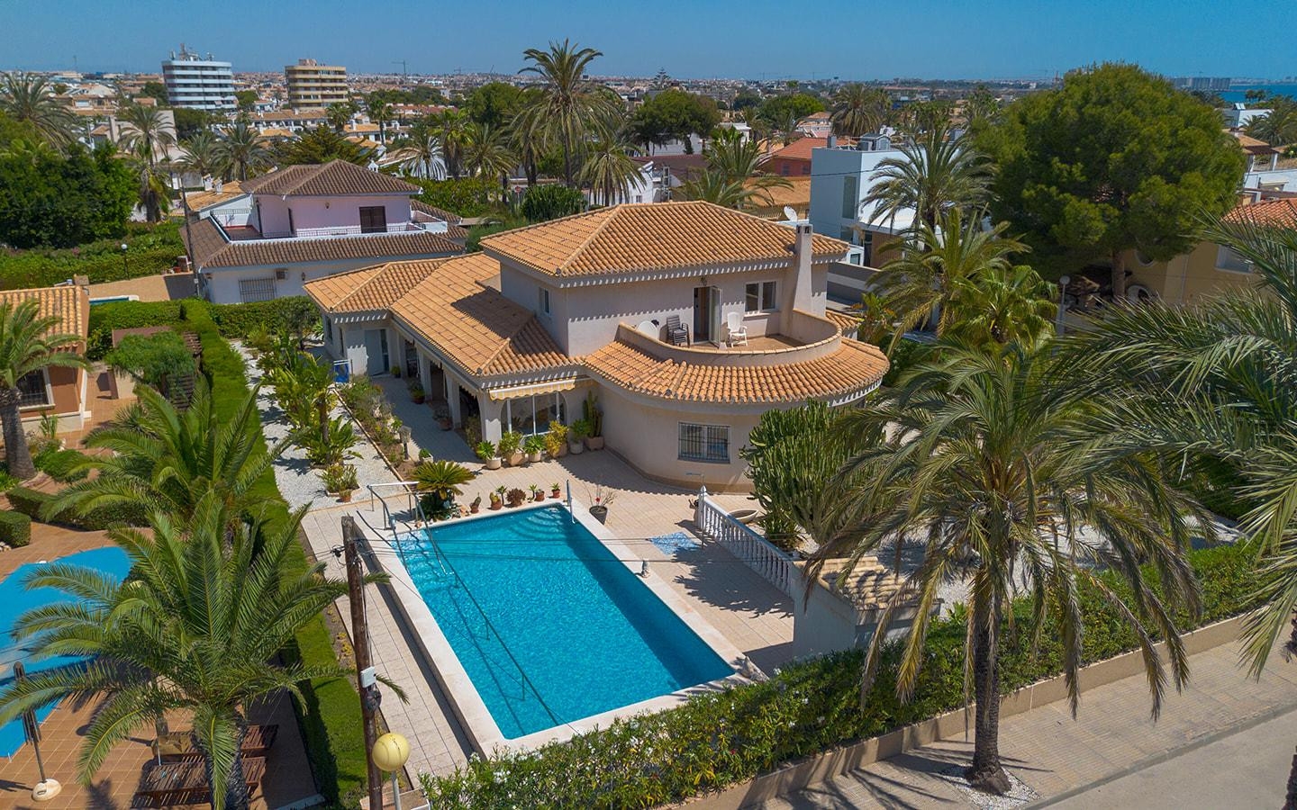 6 Bedroom 4 Bathroom Villa in Orihuela Costa