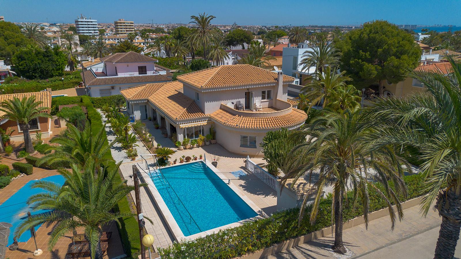 Resale - 6 Bedroom 4 Bathroom Villa in Orihuela Costa - Cabo Roig - Alicante Resale - 6 Bedroom 4 Bathroom Villa in Orihuela Costa - Cabo Roig - Alicante