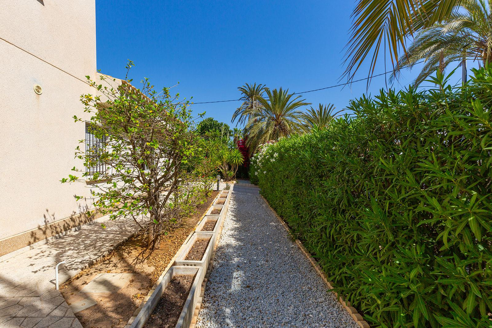 Resale - 6 Bedroom 4 Bathroom Villa in Orihuela Costa - Cabo Roig - Alicante Resale - 6 Bedroom 4 Bathroom Villa in Orihuela Costa - Cabo Roig - Alicante