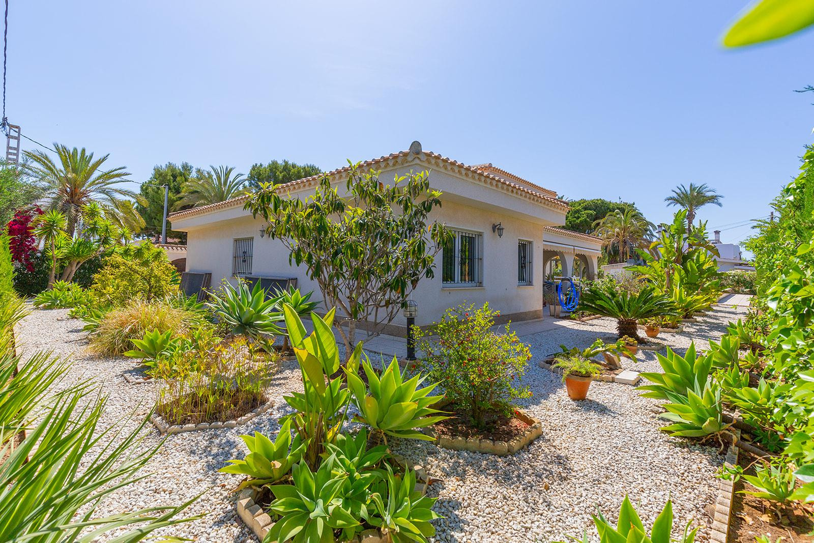 Resale - 6 Bedroom 4 Bathroom Villa in Orihuela Costa - Cabo Roig - Alicante Resale - 6 Bedroom 4 Bathroom Villa in Orihuela Costa - Cabo Roig - Alicante