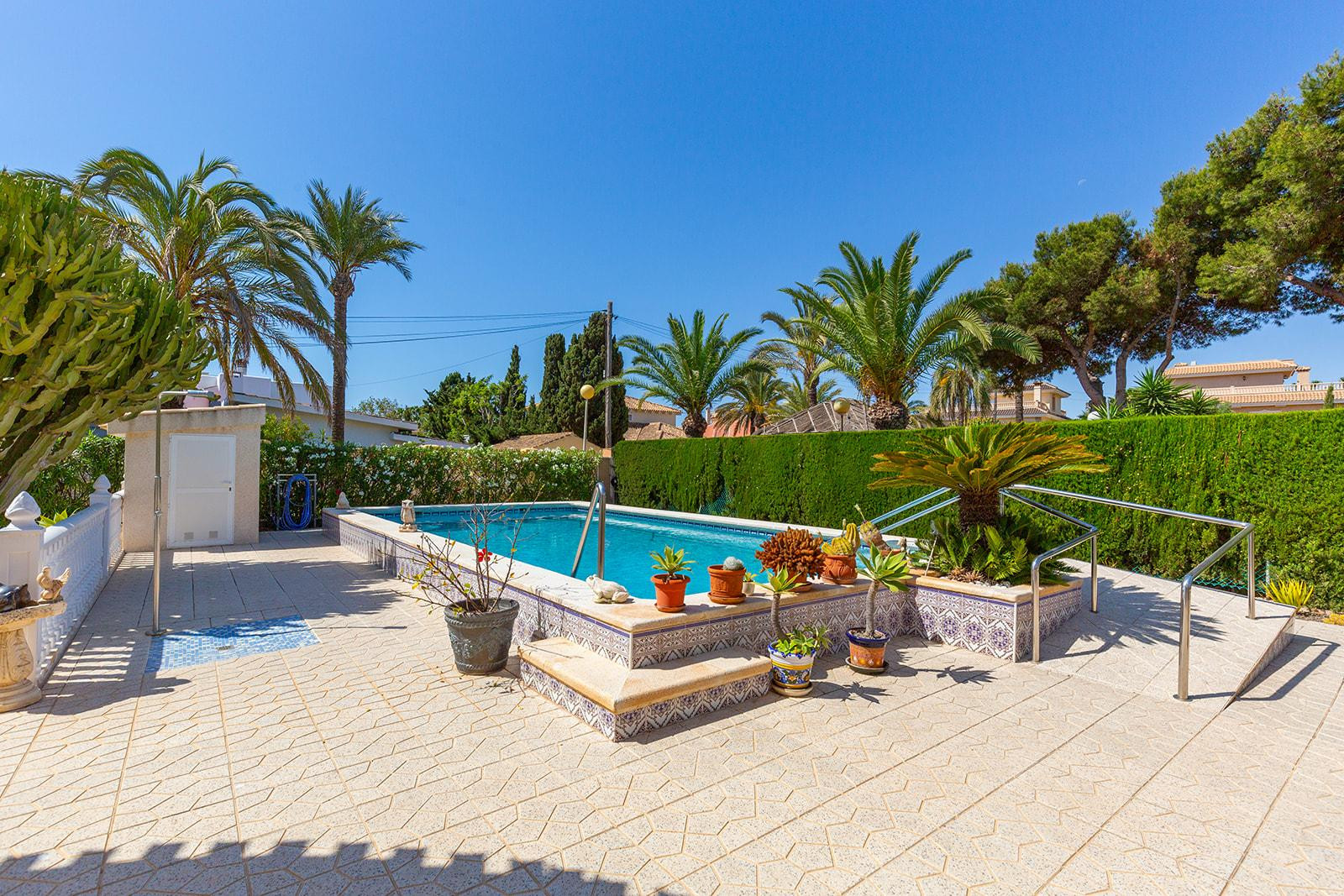 Resale - 6 Bedroom 4 Bathroom Villa in Orihuela Costa - Cabo Roig - Alicante Resale - 6 Bedroom 4 Bathroom Villa in Orihuela Costa - Cabo Roig - Alicante