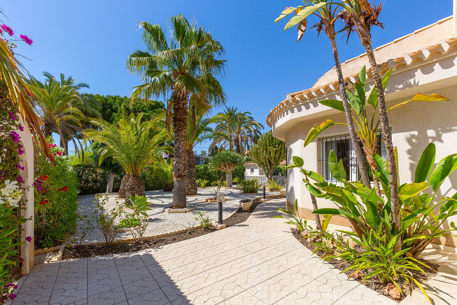 Resale - 6 Bedroom 4 Bathroom Villa in Orihuela Costa - Cabo Roig - Alicante Resale - 6 Bedroom 4 Bathroom Villa in Orihuela Costa - Cabo Roig - Alicante