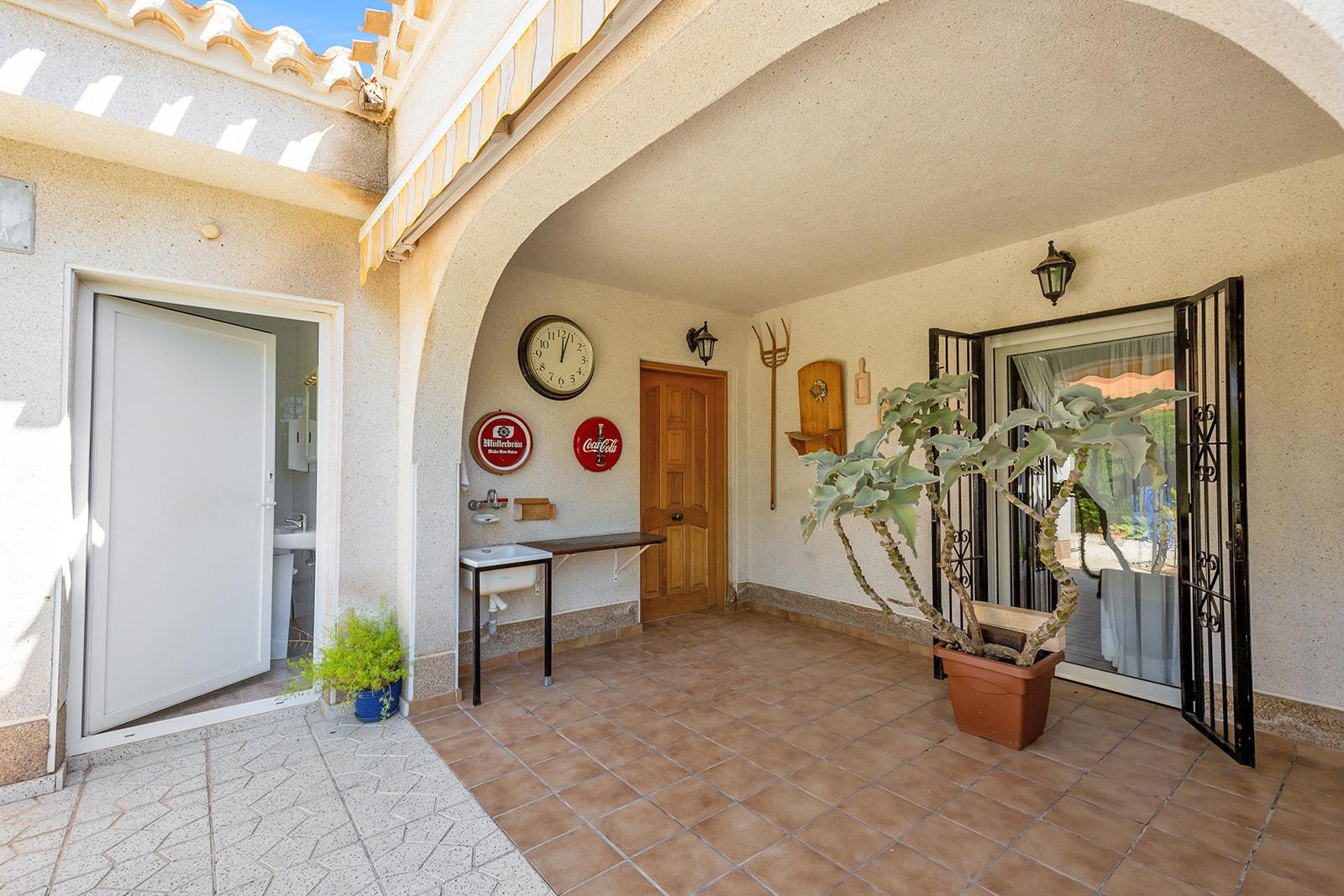Resale - 6 Bedroom 4 Bathroom Villa in Orihuela Costa - Cabo Roig - Alicante Resale - 6 Bedroom 4 Bathroom Villa in Orihuela Costa - Cabo Roig - Alicante