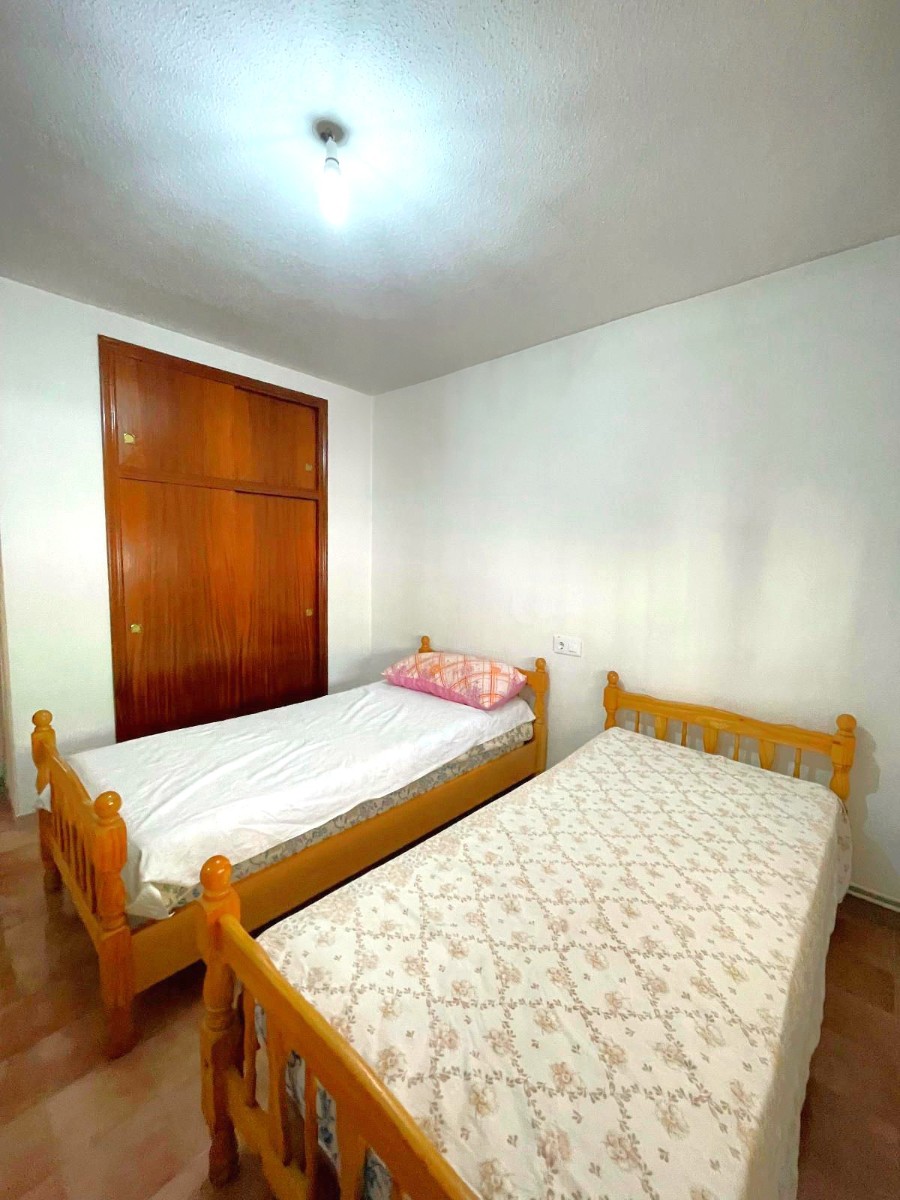 Resale - 4 Bedroom 3 Bathroom Villa in Orihuela Costa - La Zenia - Alicante