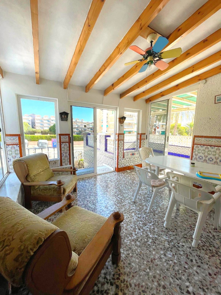 Resale - 4 Bedroom 3 Bathroom Villa in Orihuela Costa - La Zenia - Alicante