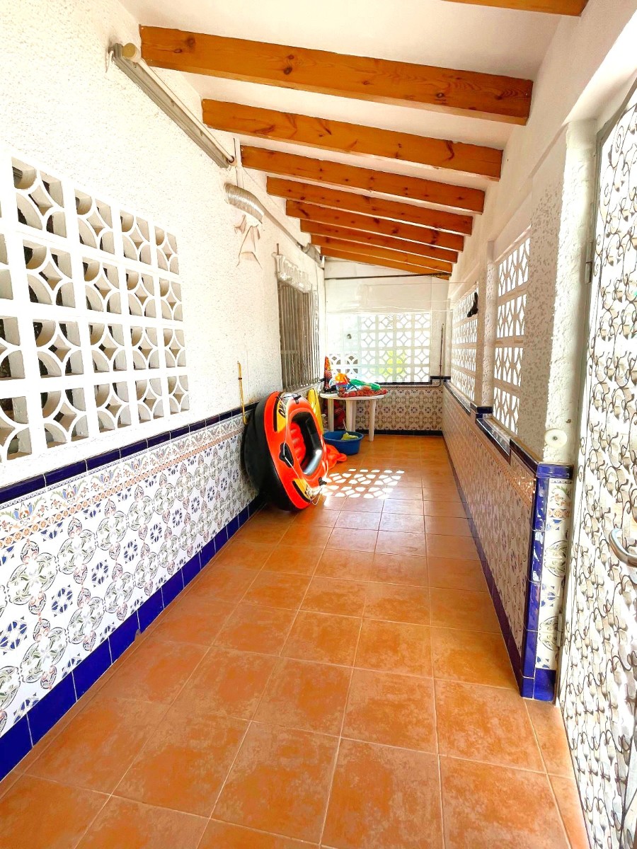 Resale - 4 Bedroom 3 Bathroom Villa in Orihuela Costa - La Zenia - Alicante