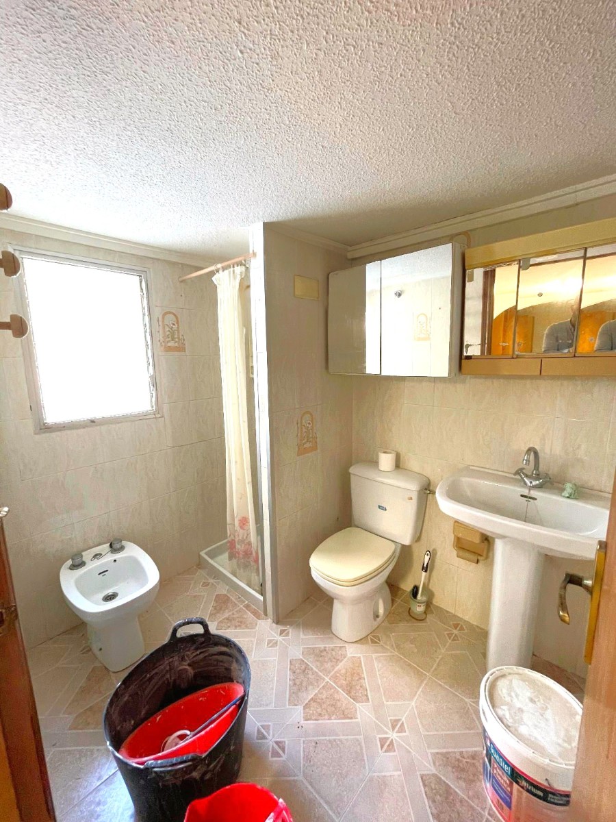 Resale - 4 Bedroom 3 Bathroom Villa in Orihuela Costa - La Zenia - Alicante