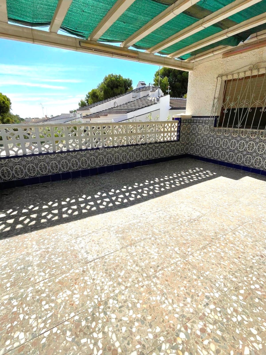 Resale - 4 Bedroom 3 Bathroom Villa in Orihuela Costa - La Zenia - Alicante