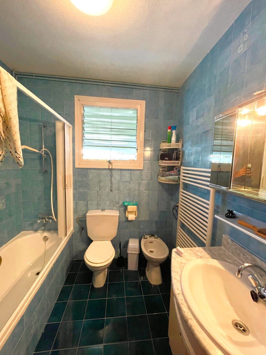 Resale - 4 Bedroom 3 Bathroom Villa in Orihuela Costa - La Zenia - Alicante