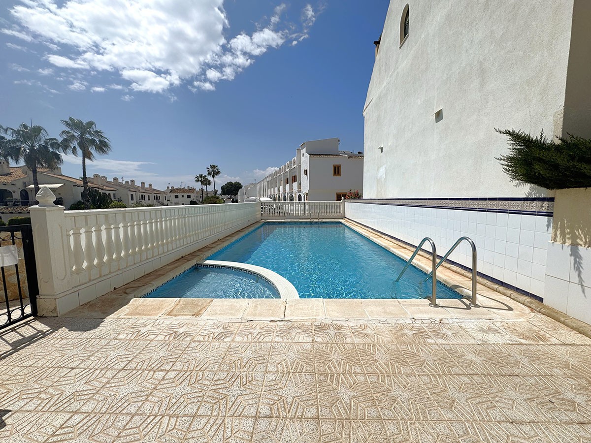 Resale - 3 Bedroom 2 Bathroom Townhouse in Orihuela Costa - La Zenia - Alicante