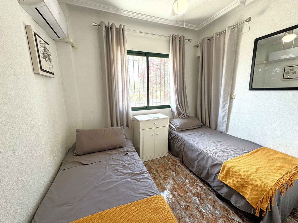 Resale - 3 Bedroom 2 Bathroom Townhouse in Orihuela Costa - La Zenia - Alicante